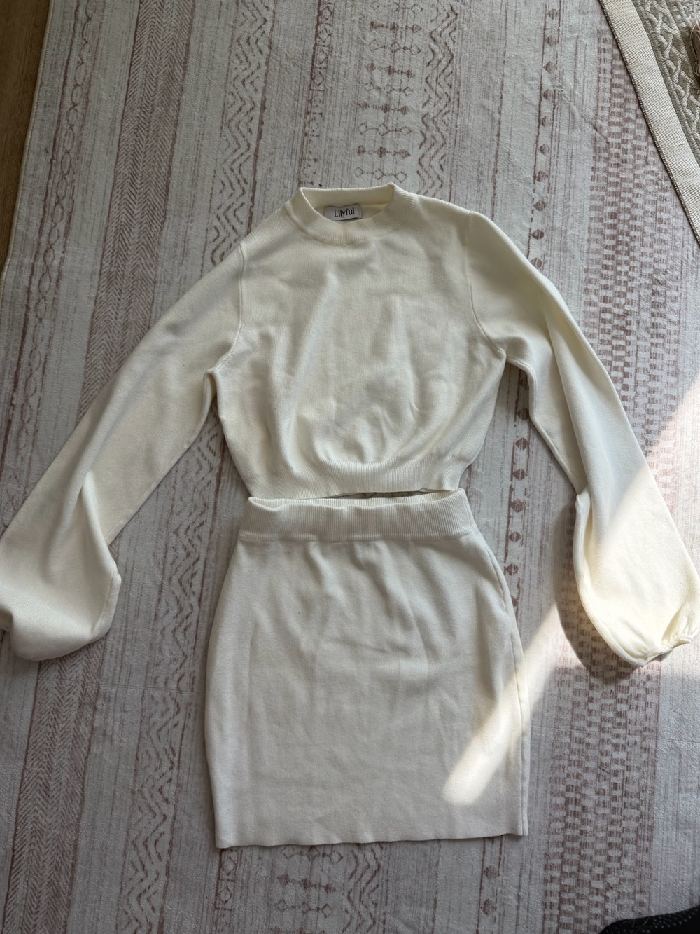 Lilyful cashmere Cream Two-Piece long sleeves Set Size XS - Picture 2 of 3